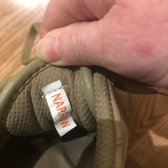 Saucony ladies size 8.5 walking shoe with instep support - Picture 9 of 9